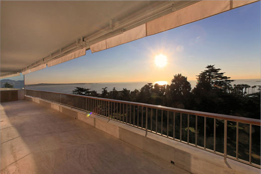 Appartement à Cannes, BARONBARON BARONBARON Klassieke balkons, veranda's en terrassen