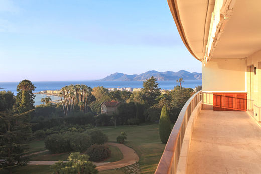 Appartement à Cannes, BARONBARON BARONBARON Klasyczny balkon, taras i weranda