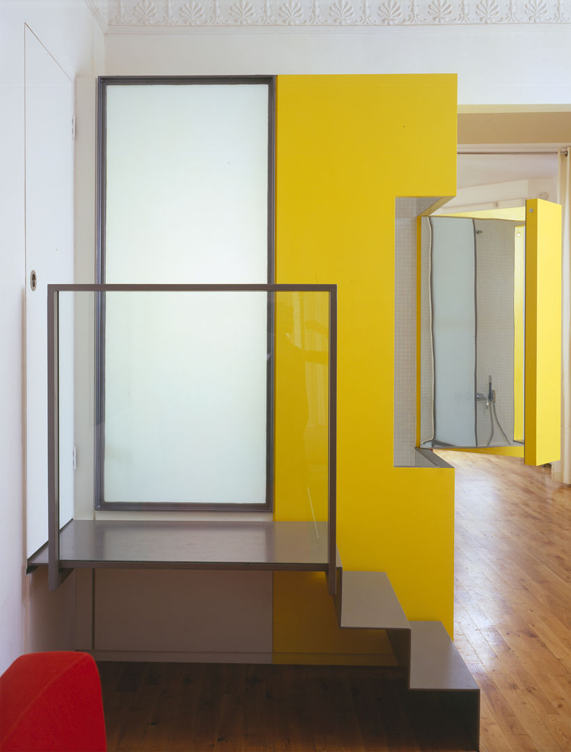 The Yellow Submarine Sophie Nguyen Architects Ltd Baños de estilo moderno