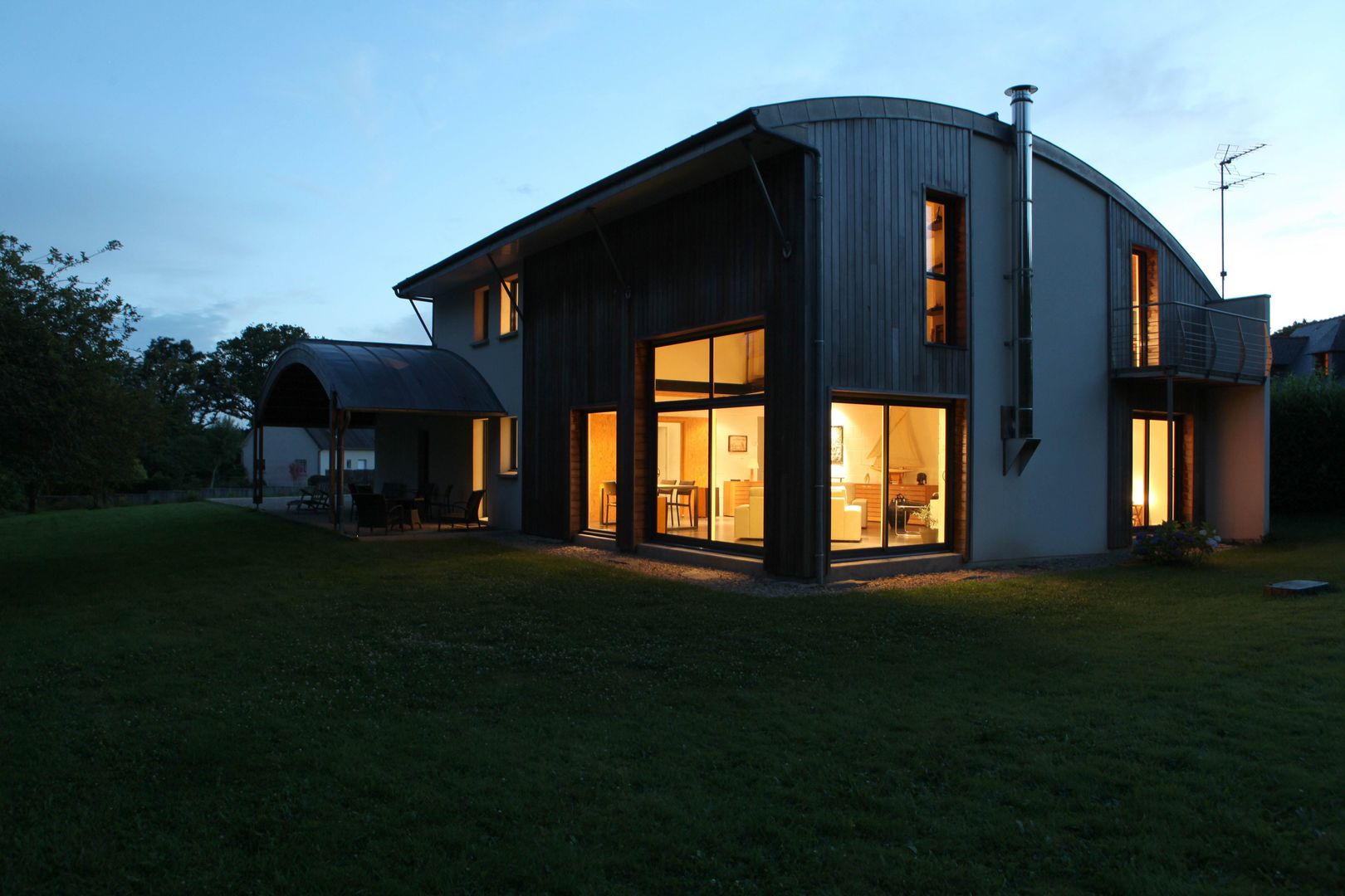 UNE MAISON BIOCLIMATIQUE À PLUVIGNER EN BRETAGNE, Patrice Bideau a.typique Patrice Bideau a.typique Modern home