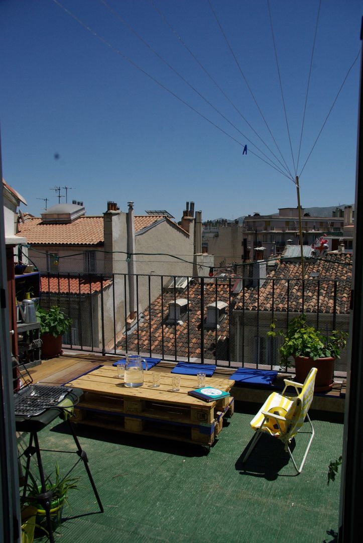Terrasse urbaine / Toits de Marseille, a.Calu Paysagiste concepteur a.Calu Paysagiste concepteur オリジナルデザインの テラス