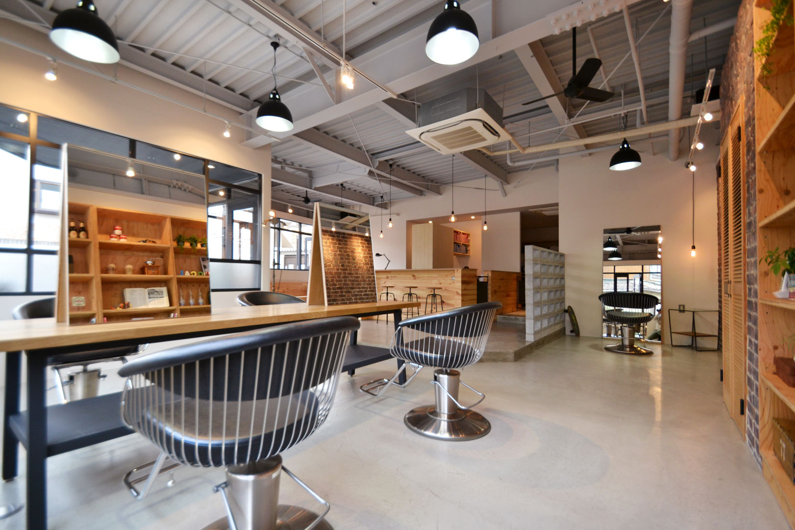 HAIR SALON LOCAL, TRANSFORM 株式会社シーエーティ TRANSFORM 株式会社シーエーティ Commercial spaces Offices & stores