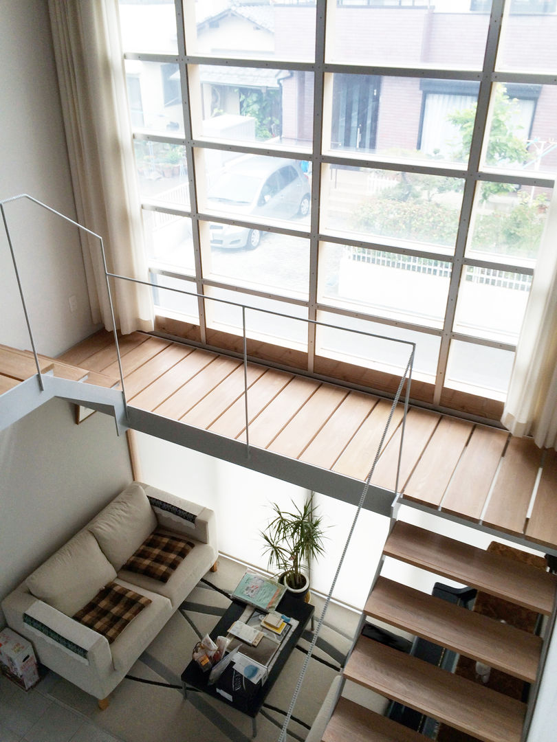 羽鳥の家 House in Hatori , 本間義章建築設計事務所 本間義章建築設計事務所 モダンスタイルの 玄関&廊下&階段 財産,窓,フィクスチャ,本棚,点灯,工場,建物,インテリア・デザイン,建築,棚