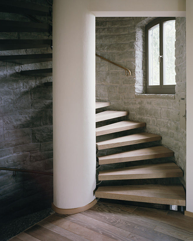 Haus am See, Lando Rossmaier Architekten AG Lando Rossmaier Architekten AG Rustic style corridor, hallway & stairs