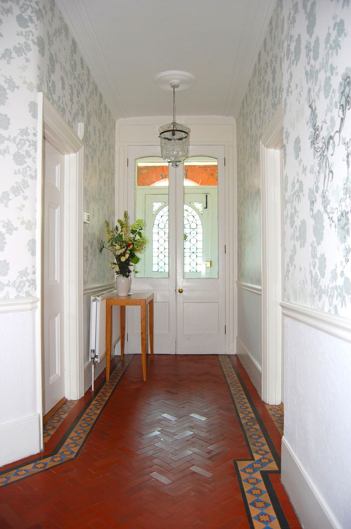 Private Residential Commission, North London Laura Felicity Design Classic style corridor, hallway and stairs wallpaper,bespoke,custom-made,feature wallpaper,feature wall,statement wall,floral wallpaper,tailor-made,floral pattern,wall decor,hallway,stairs