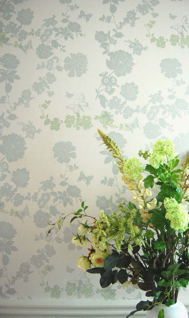 Private Residential Commission, North London Laura Felicity Design ทางเดินสไตล์คลาสสิกห้องโถงและบันได wallpaper,bespoke,custom-made,feature wallpaper,feature wall,statement wall,floral wallpaper,tailor-made,floral pattern,wall decor,hallway,stairs