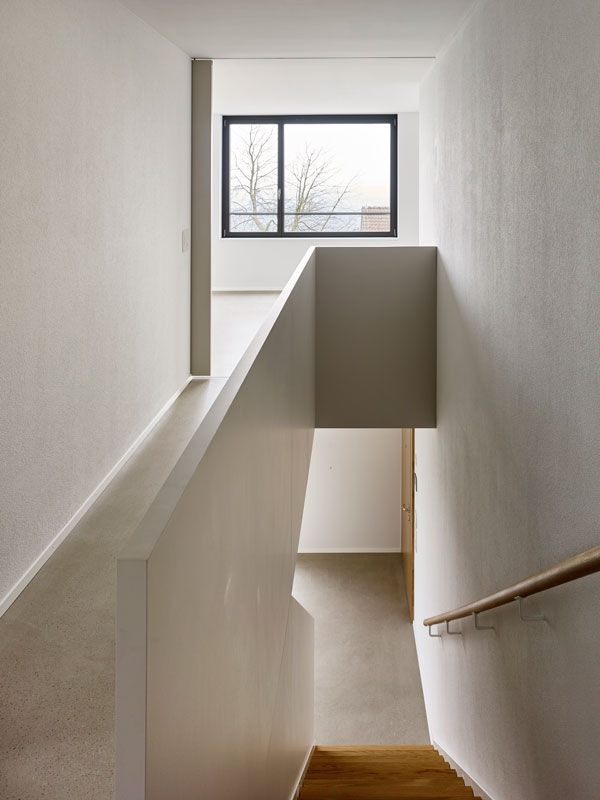 Mehrfamilienhaus Zürich, fiktiv Architektur GmbH fiktiv Architektur GmbH Modern corridor, hallway & stairs