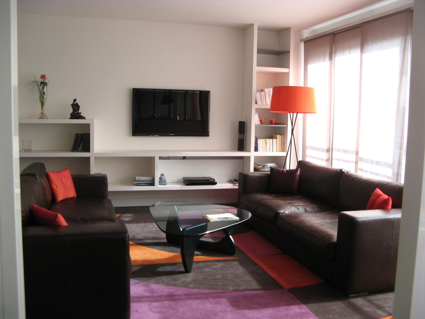 un appartement des années 70 revu et corrigé, espaces & déco espaces & déco Modern living room