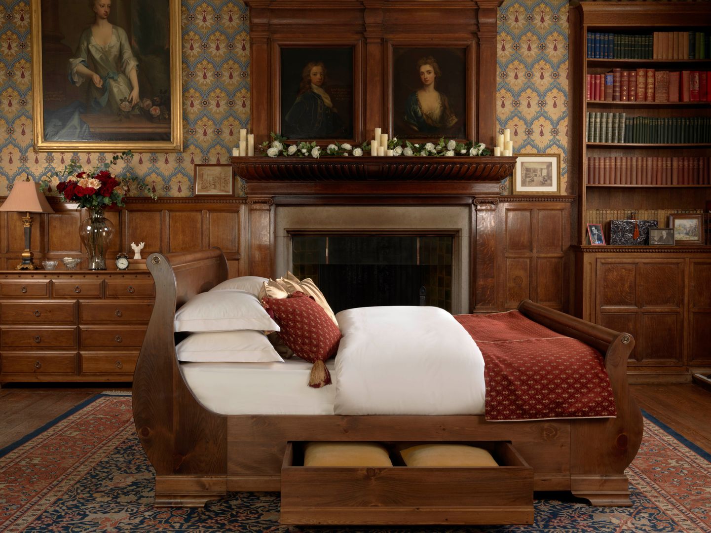 The Camargue Sleigh Bed Revival Beds クラシカルスタイルの 寝室 ベッド＆ヘッドボード