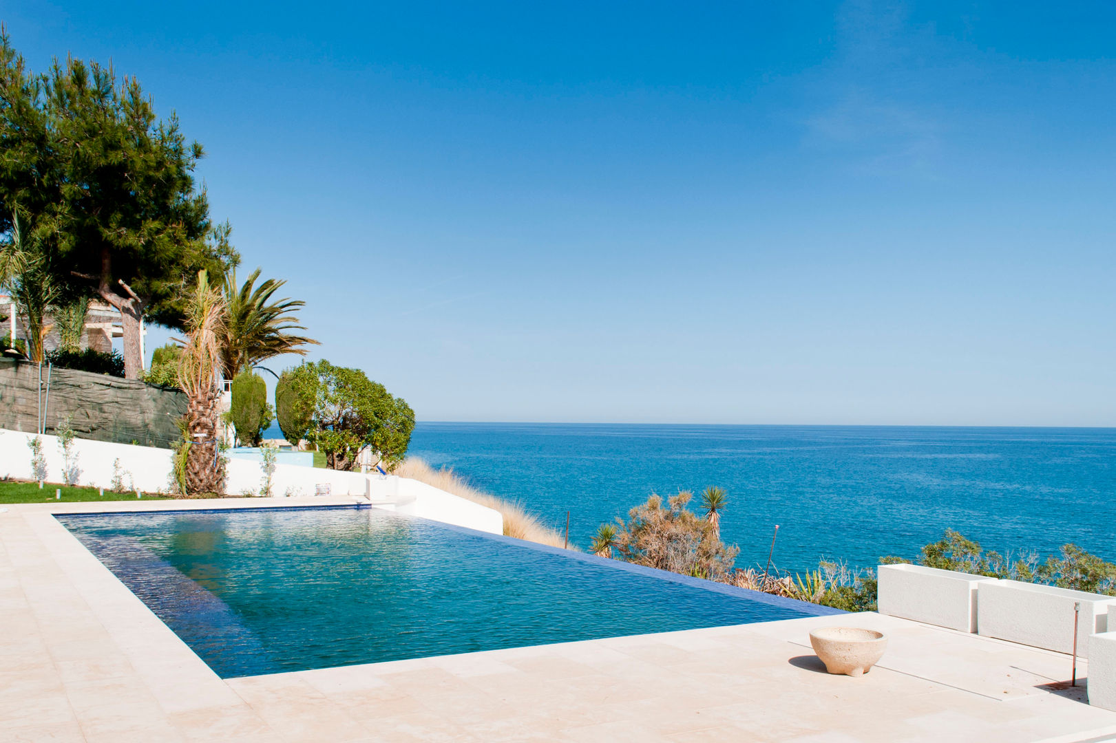 Un jardín con vistas. Diseño de jardín mediterráneo en Alicante, David Jiménez. Arquitectura y paisaje David Jiménez. Arquitectura y paisaje Jardines de estilo clásico