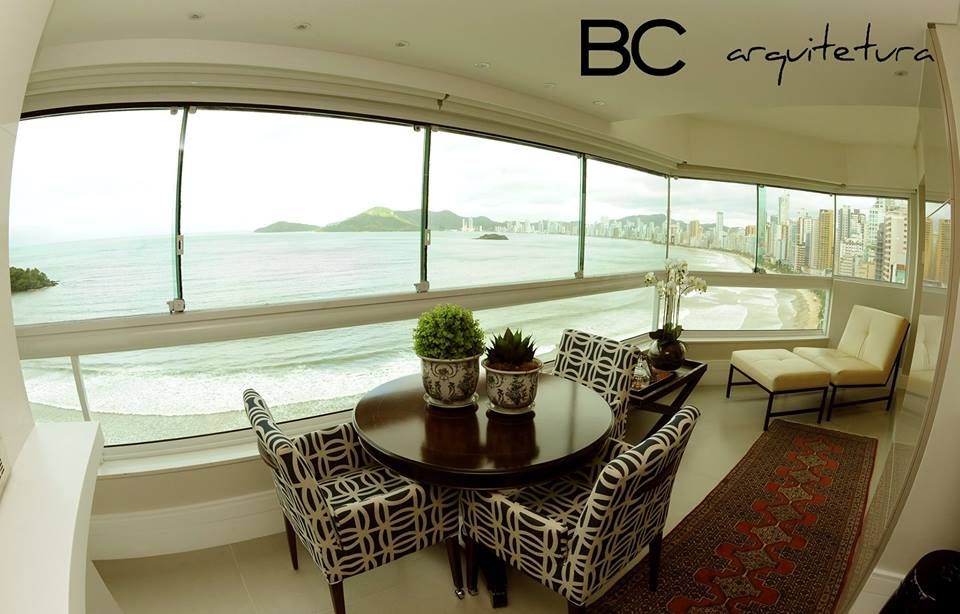 Apartamento elegante a beira mar, Bruna Zappelini Arquitetura Bruna Zappelini Arquitetura Jardines de invierno de estilo clásico