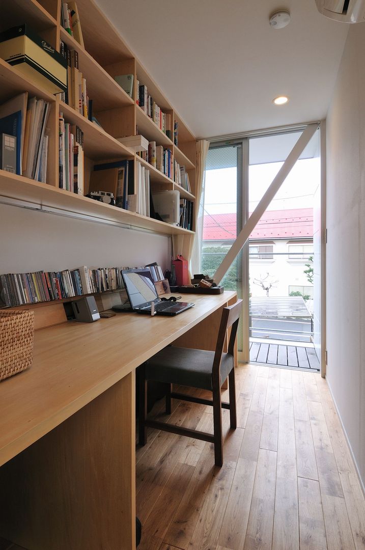 logi-c, 岡村泰之建築設計事務所 岡村泰之建築設計事務所 Modern Study Room and Home Office