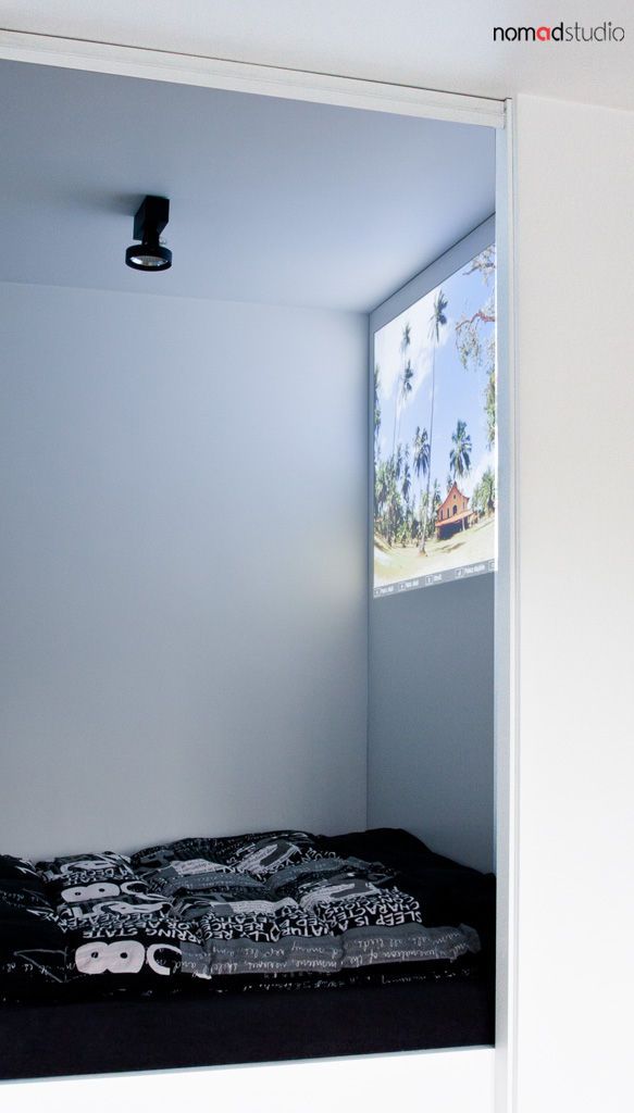 czarno - biała kawalerka, nomad studio nomad studio Спальня в стиле минимализм