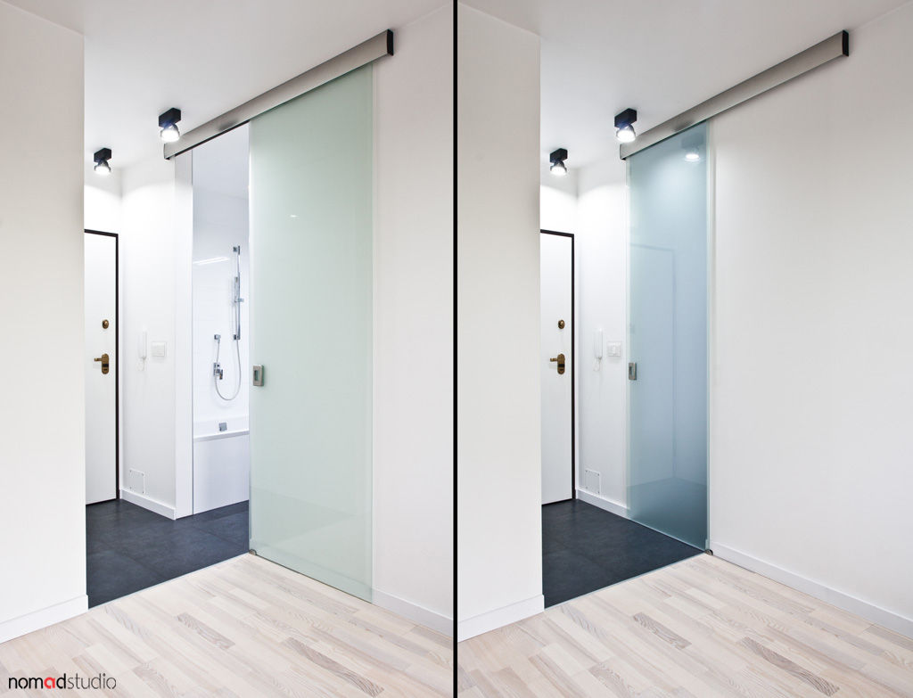 czarno - biała kawalerka, nomad studio nomad studio Minimalist corridor, hallway & stairs