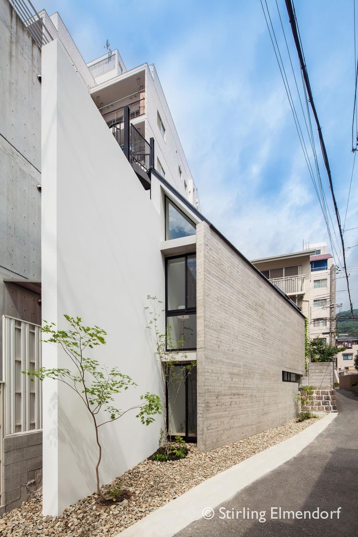nakayamate street House / 中山手通の家, fujihara architects fujihara architects Nhà phong cách tối giản