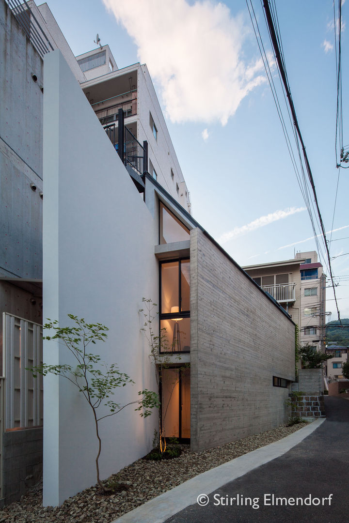 nakayamate street House / 中山手通の家, fujihara architects fujihara architects Casas de estilo minimalista