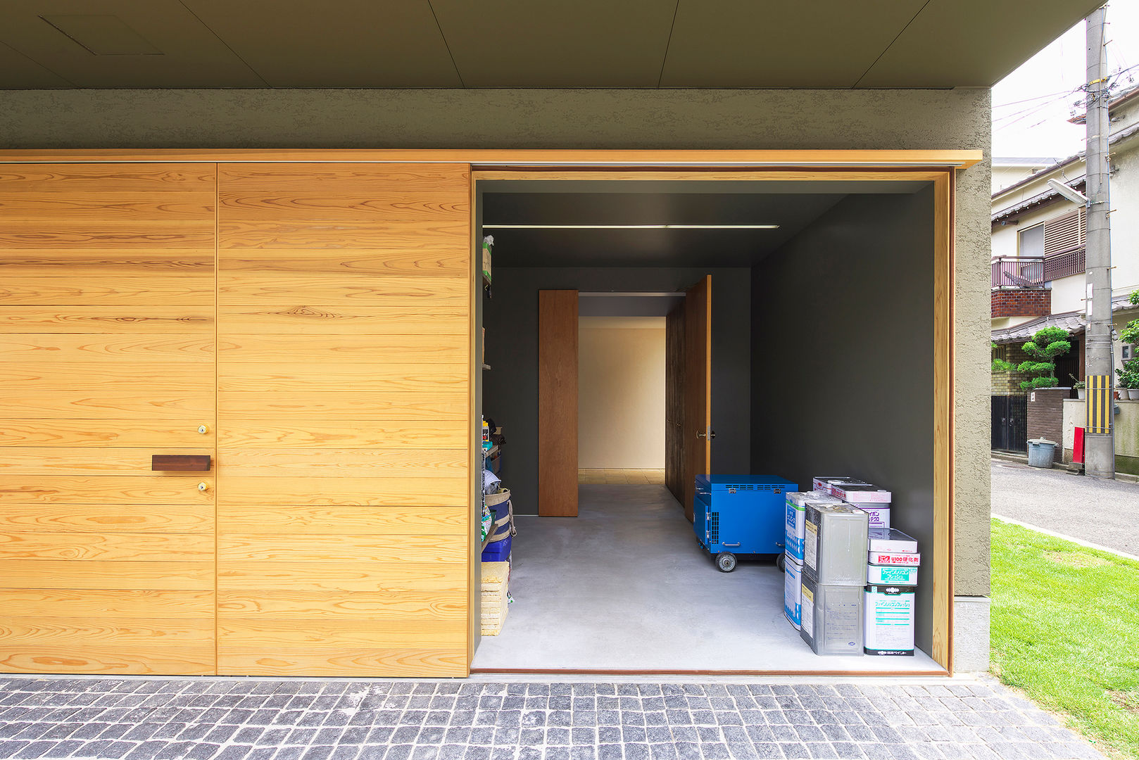 Y-House, タカヤマ建築事務所 タカヤマ建築事務所 Minimalist garage/shed