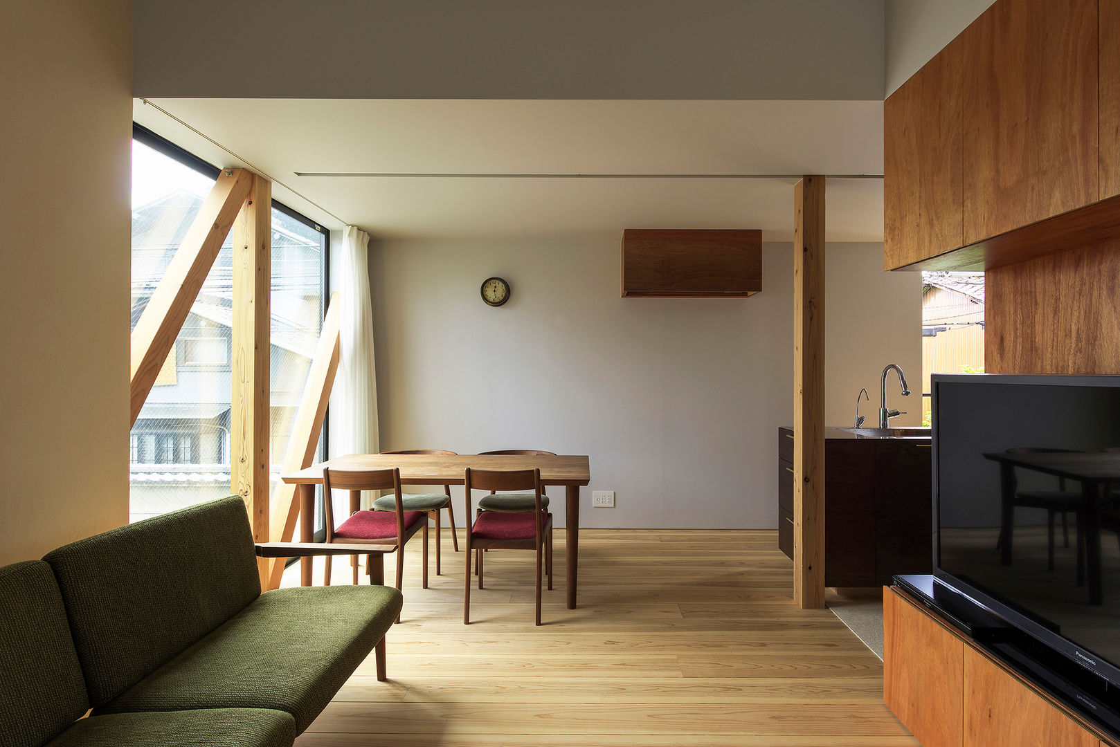 Y-House, タカヤマ建築事務所 タカヤマ建築事務所 Minimalist dining room