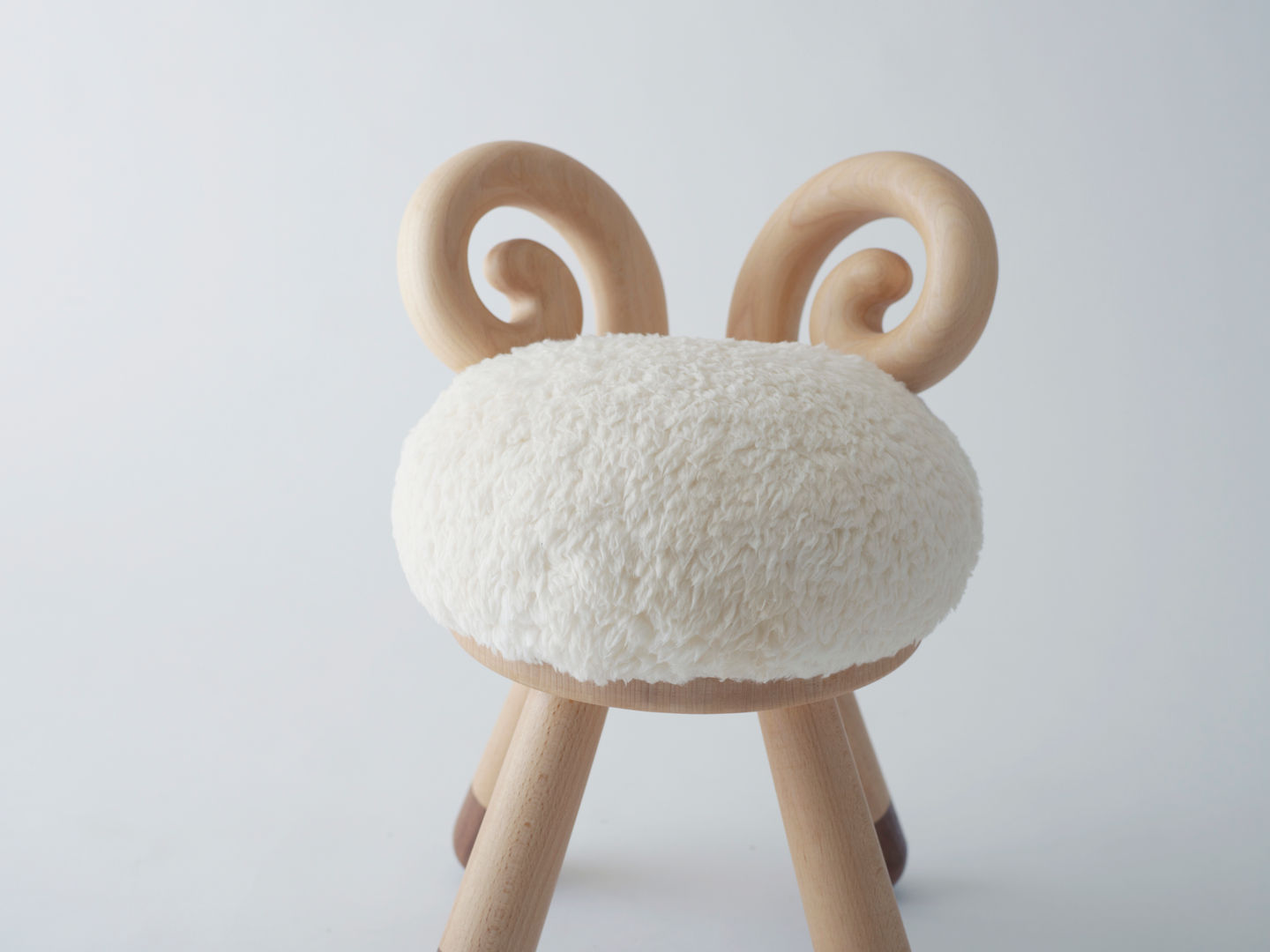 bambi chair / sheep chair / cow chair, kamina&C kamina&C ห้องนอนเด็ก โต๊ะและเก้าอี้