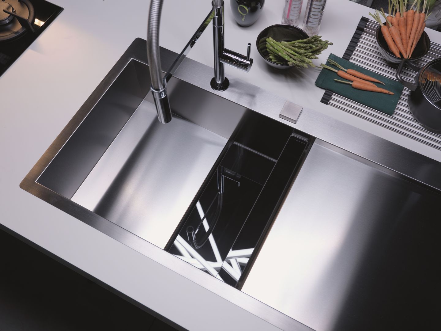 Crystal Line, FRANKE FRANKE Nhà bếp phong cách hiện đại Sinks & taps