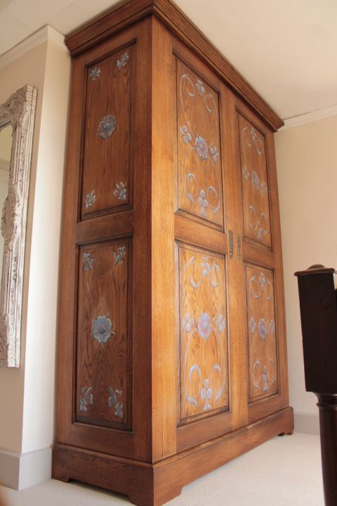 Bespoke Armoire Future Antiques Вбиральня Гардероби та висувні ящики