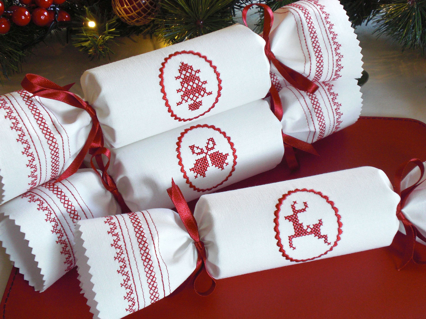 Ivory Cotton Scandi Reusable Christmas Crackers Kate Sproston Design 房子 家庭用品