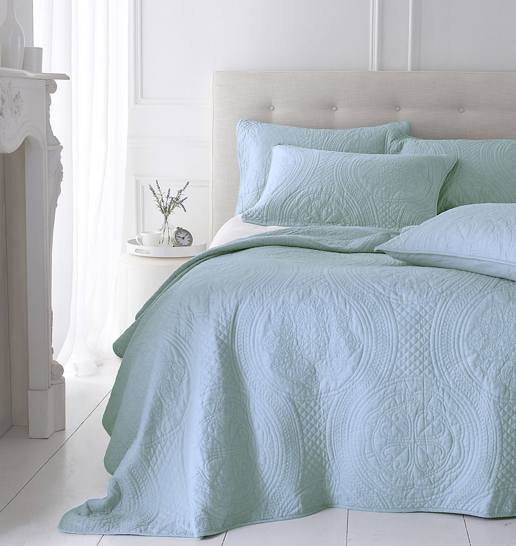 Richmond Quilted Bedspread Marquis & Dawe Спальня в стиле модерн Текстиль