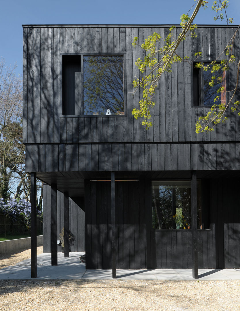 A Timber-Clad House Design on the Isle of Wight: The Sett, Dow Jones Architects Dow Jones Architects Minimalist Evler