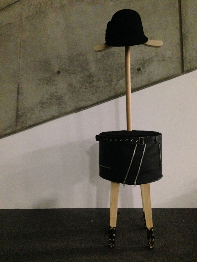 Dress up stool, Studio KANALI Studio KANALI Ruang Keluarga Modern Stools & chairs