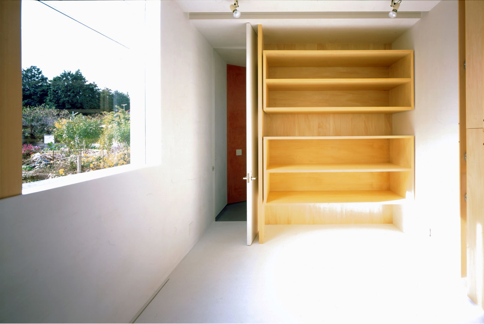 S Atelier, 小平惠一建築研究所 小平惠一建築研究所 Salas multimedia de estilo moderno