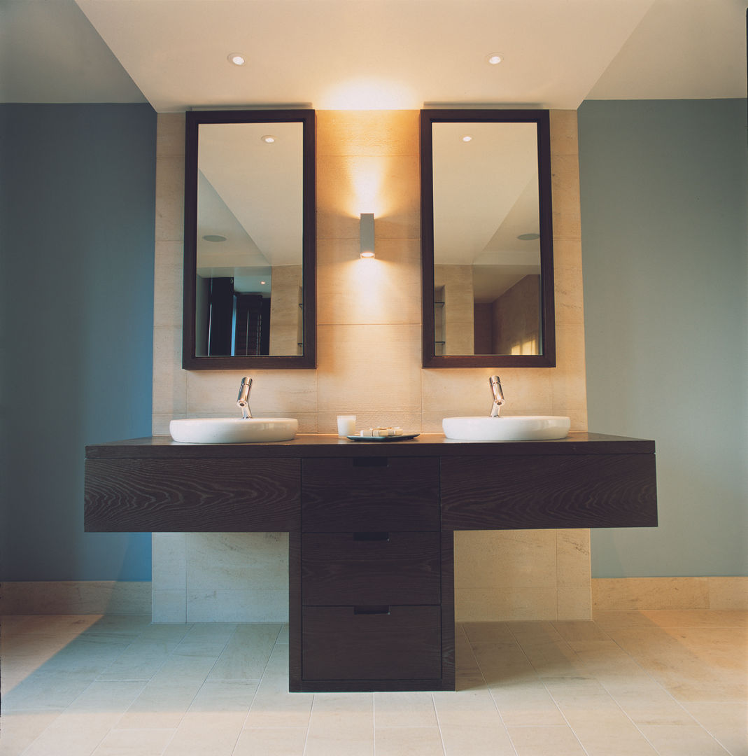 homify Minimalist style bathroom