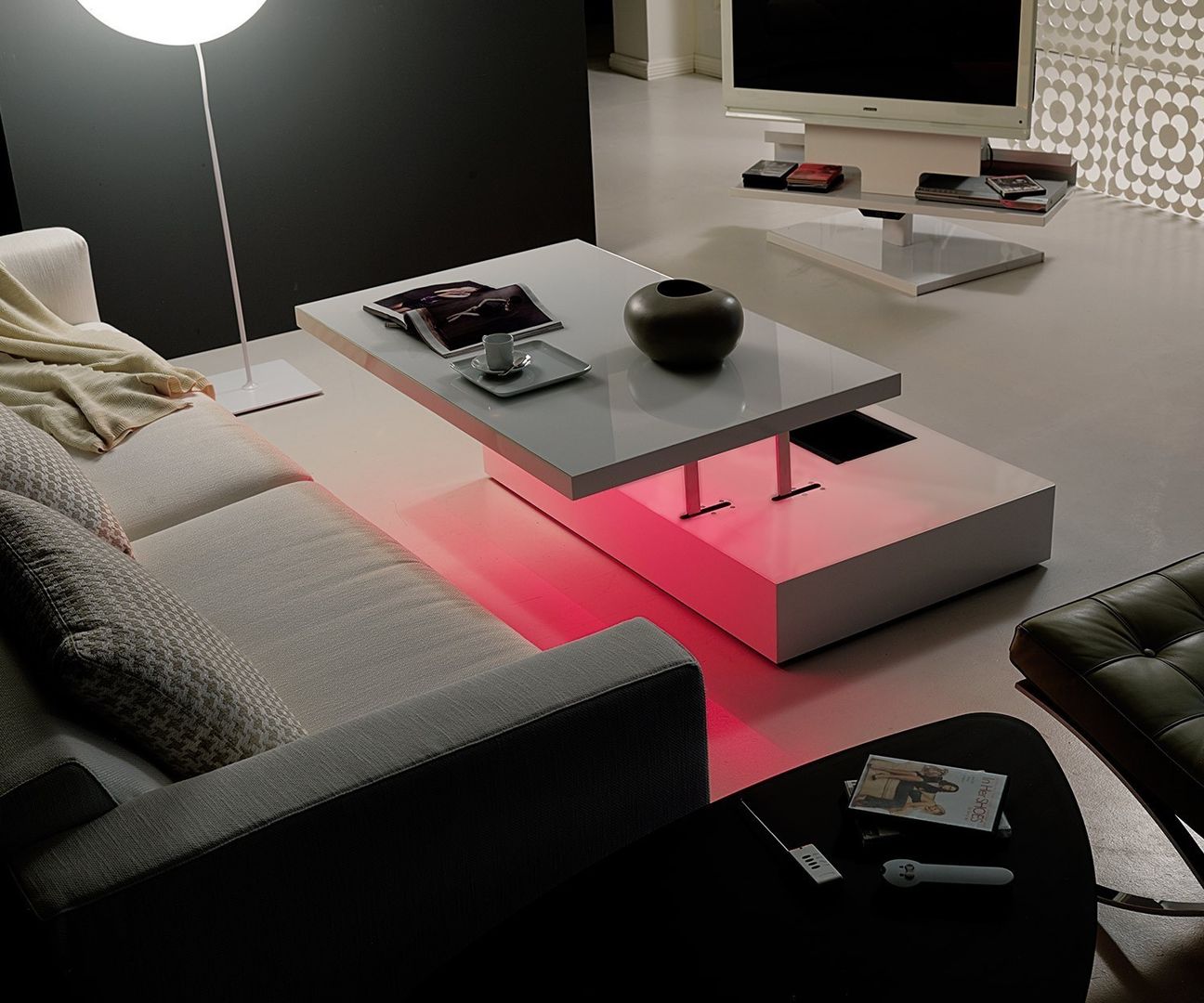 ​Innovativer Couchtisch aus Italien homify Minimalistische Wohnzimmer Couch- und Beistelltische