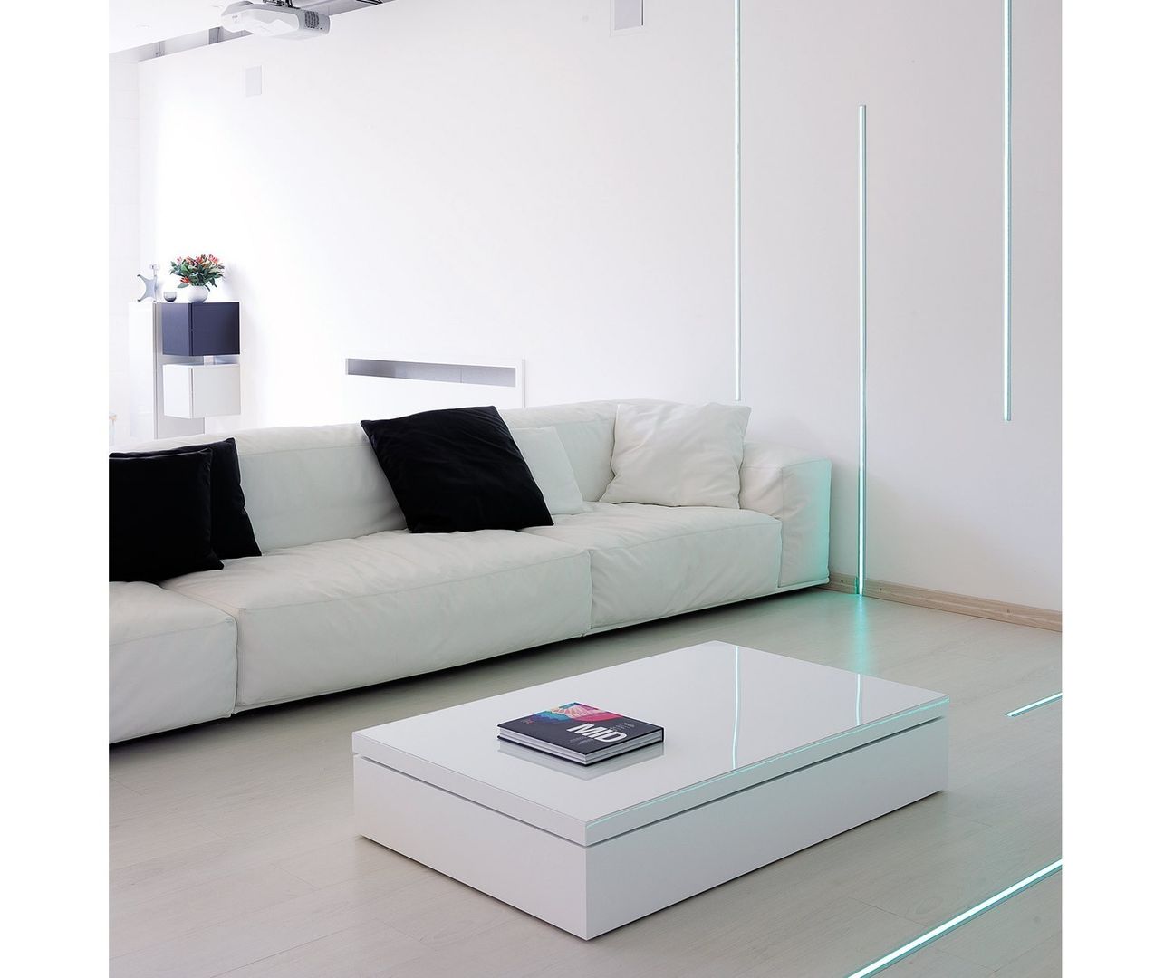 homify Salones minimalistas Mesas ratonas y laterales