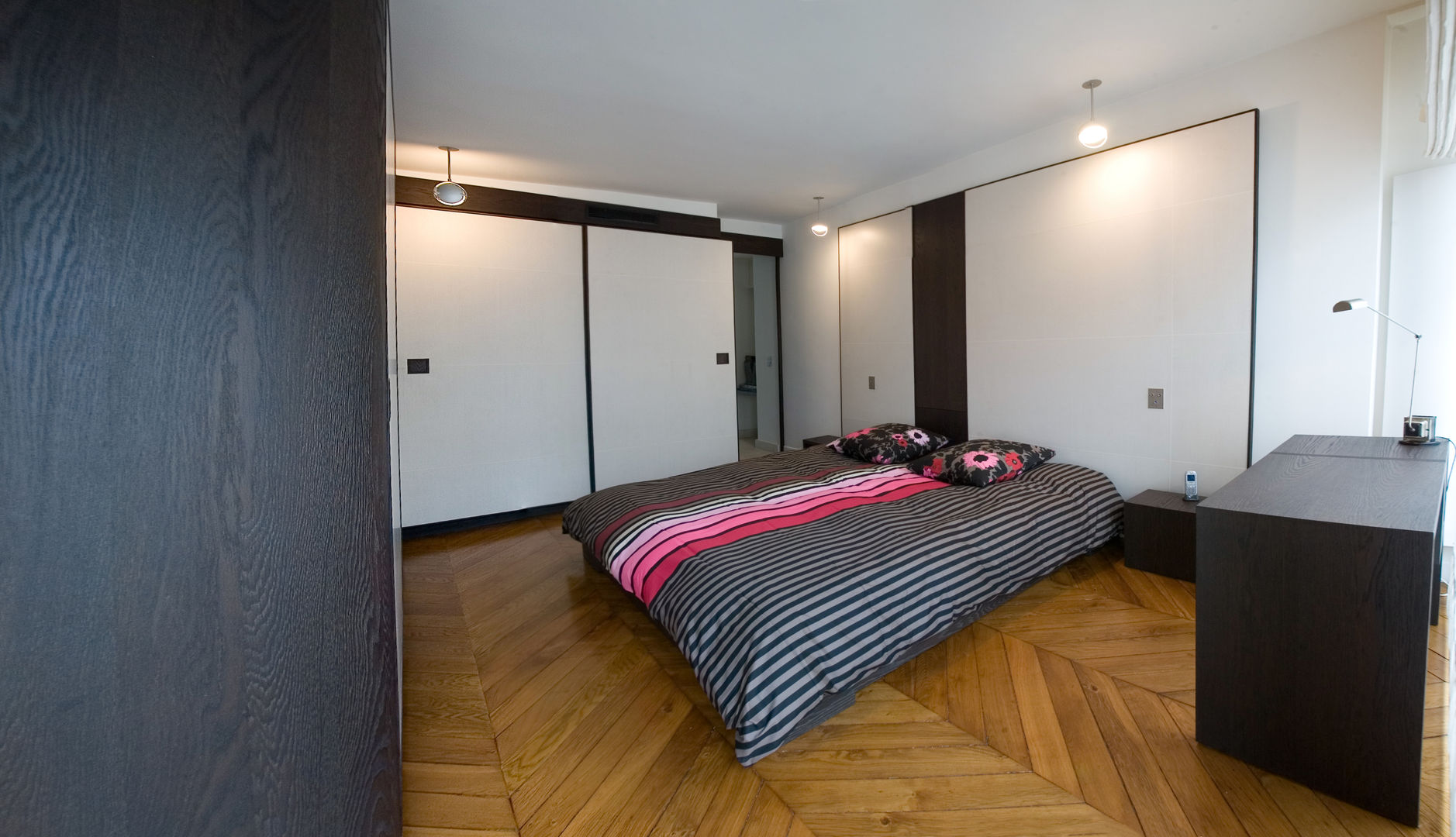 Appartement Paris VII, Atelier TO-AU Atelier TO-AU Moderne slaapkamers