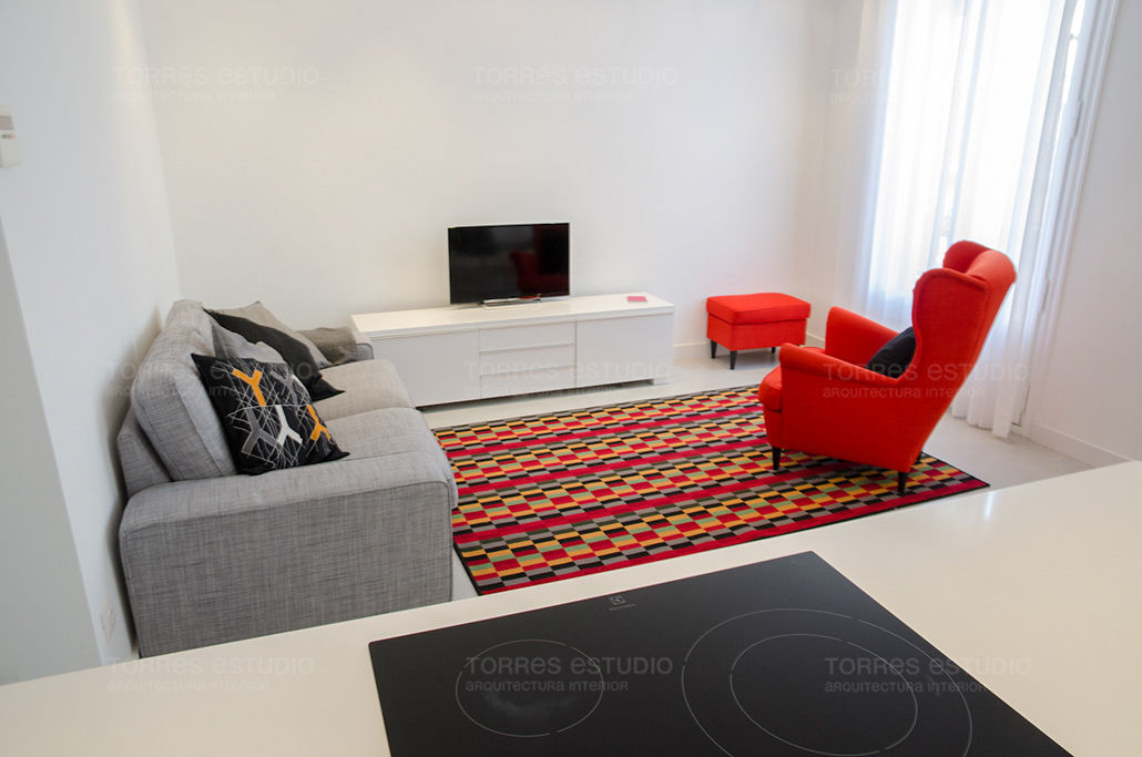 Kitchen integrated with the living room Torres Estudio Arquitectura Interior Salas de estar minimalistas