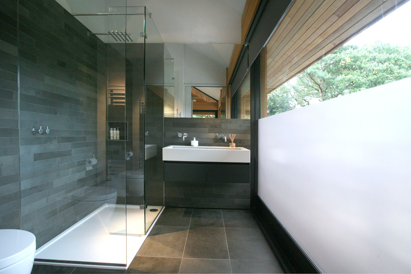 Cedarwood, Tye Architects Tye Architects Ванная комната в стиле модерн