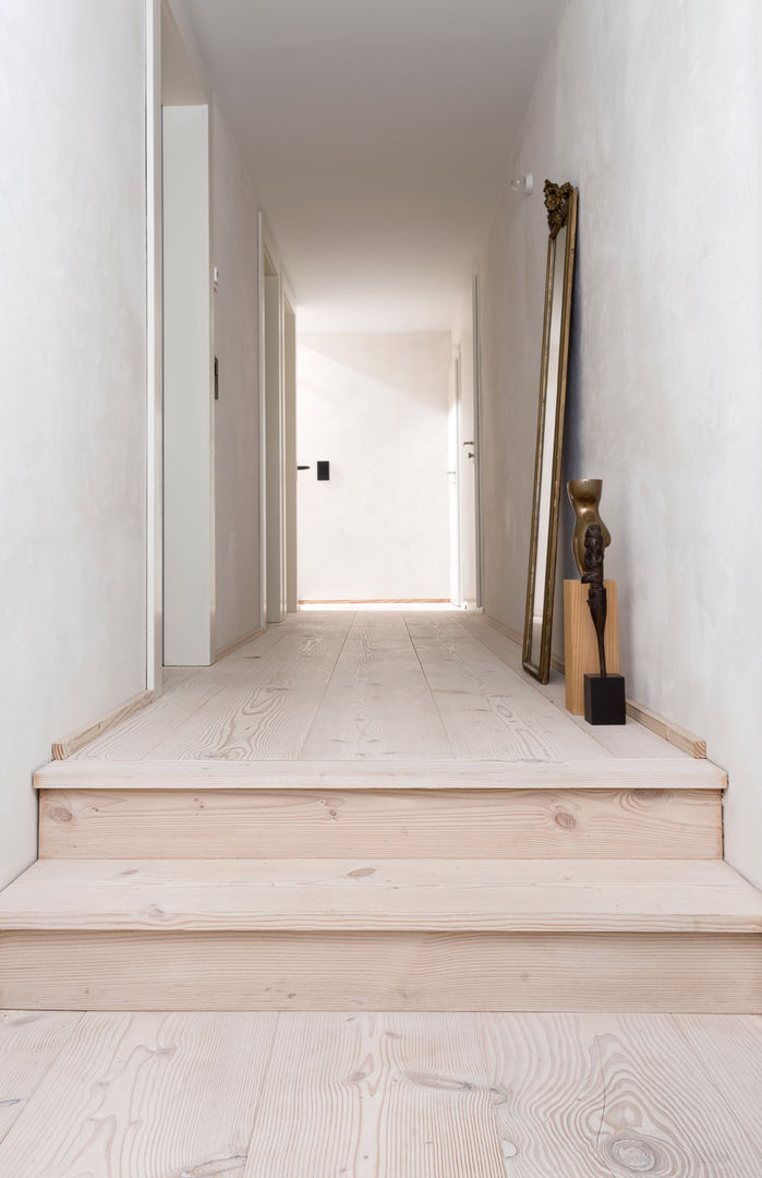 Alte Bäckerei wird zum Wohnhaus, pur natur pur natur Pasillos, vestíbulos y escaleras rurales