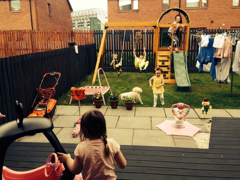 Andorra Climbing Frame In Small Family Garden homify Vườn phong cách kinh điển