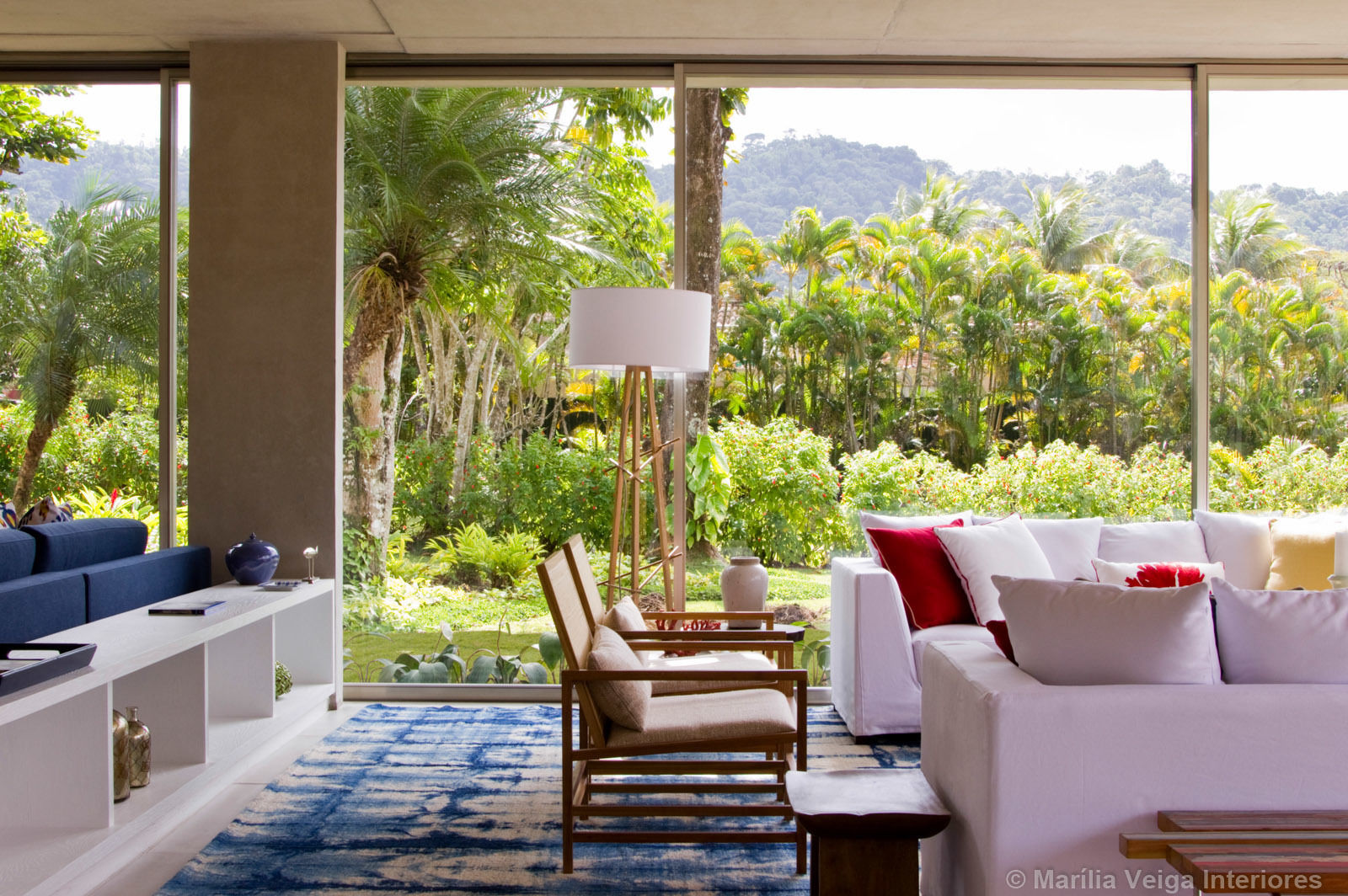 Casa Laranjeiras, Marilia Veiga Interiores Marilia Veiga Interiores Modern living room