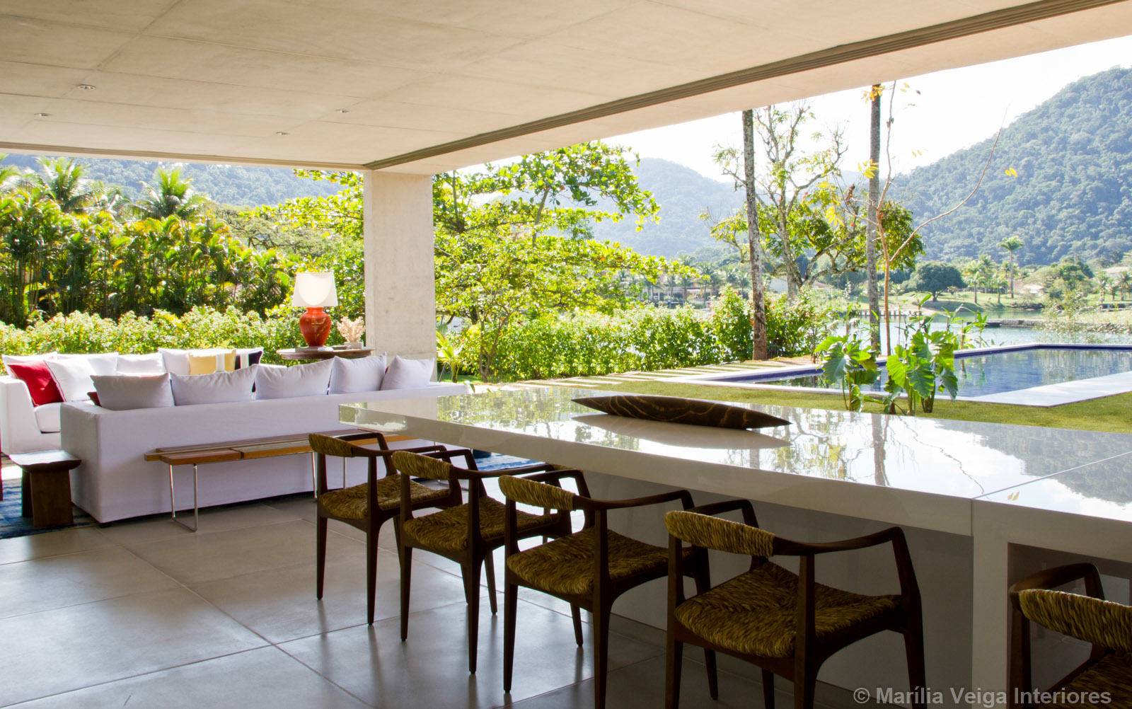 Casa Laranjeiras, Marilia Veiga Interiores Marilia Veiga Interiores Modern dining room