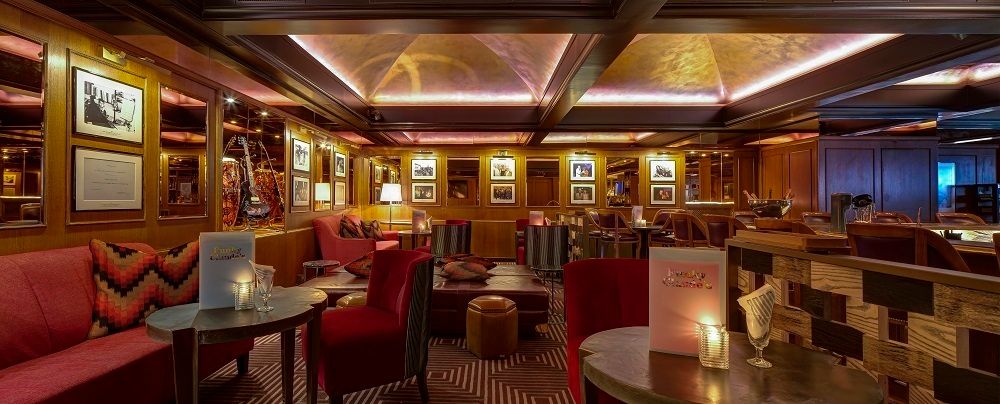 Montreux Jazz Café by Aedas Interiors Architecture by Aedas Espaços comerciais Espaços gastronômicos