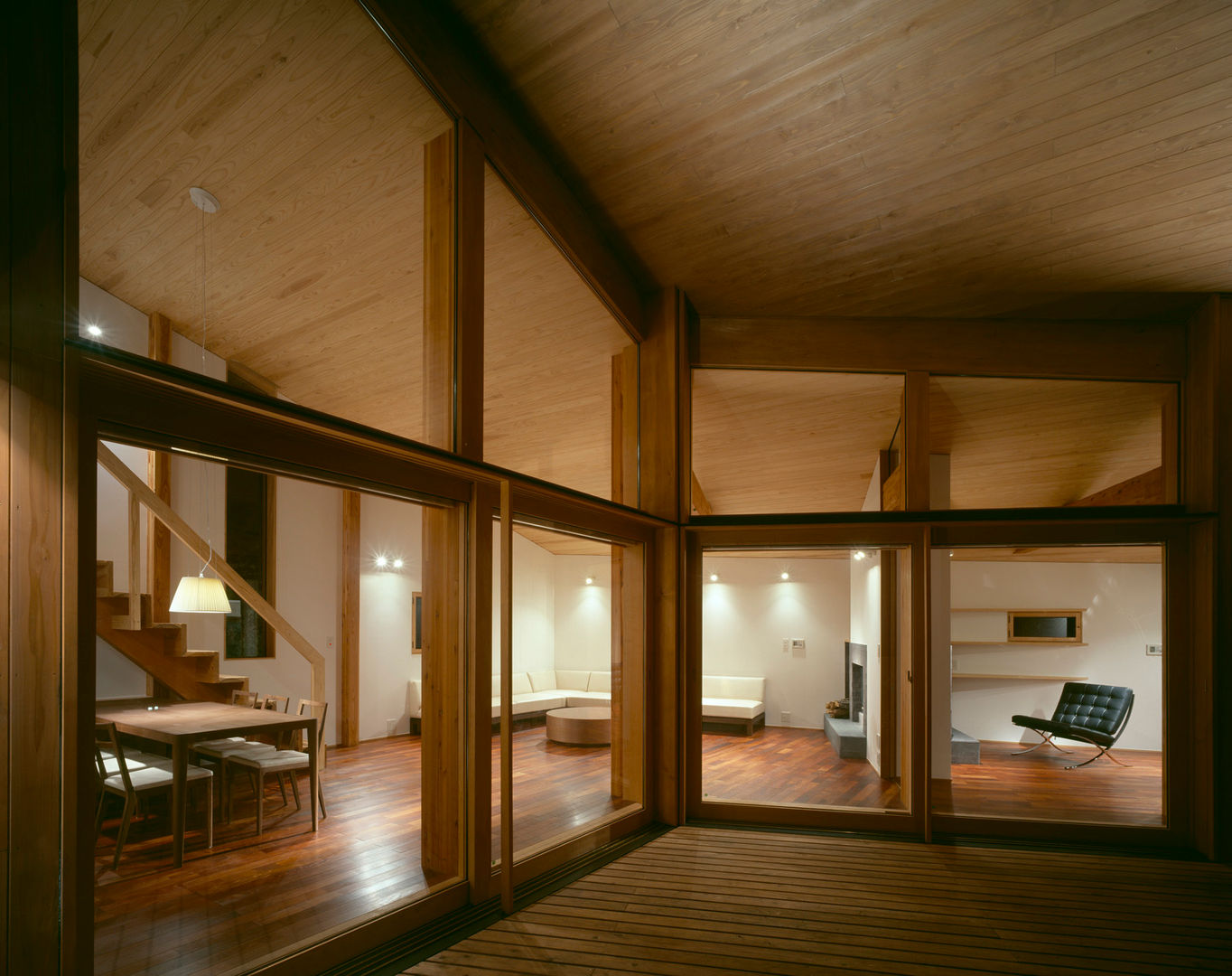 Villa Boomerang, 森吉直剛アトリエ/MORIYOSHI NAOTAKE ATELIER ARCHITECTS 森吉直剛アトリエ/MORIYOSHI NAOTAKE ATELIER ARCHITECTS Modern balcony, veranda & terrace