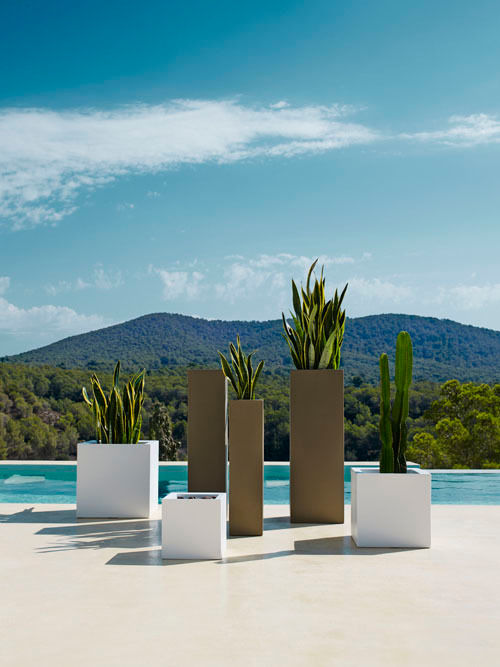 Maceta Torre Cuadrada Aigua Maceteros.es Jardines de estilo minimalista Floreros y macetas