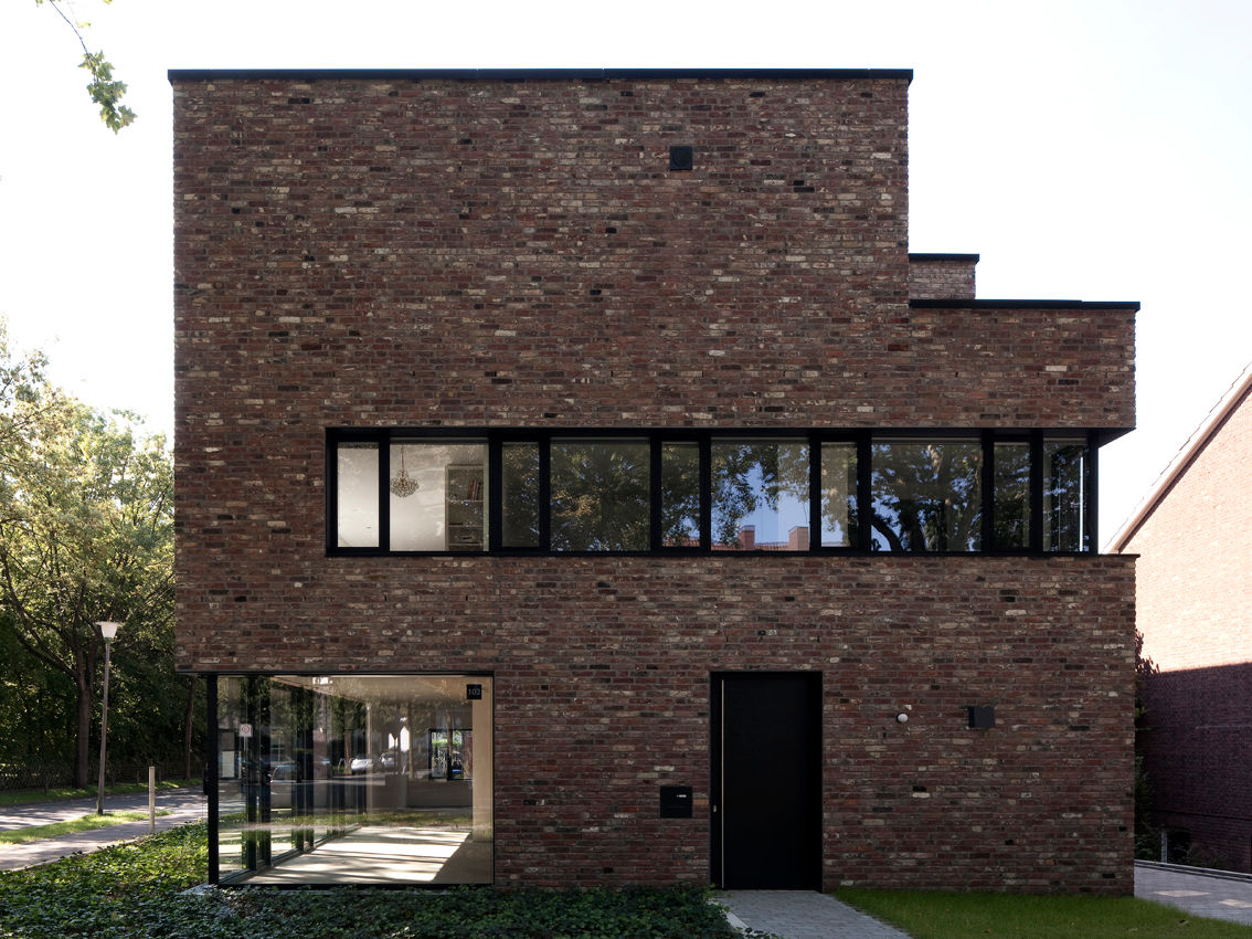 Außergewöhnlicher Kubus: Haus Strathmann Münster, Andreas Heupel Architekten BDA Andreas Heupel Architekten BDA บ้านและที่อยู่อาศัย