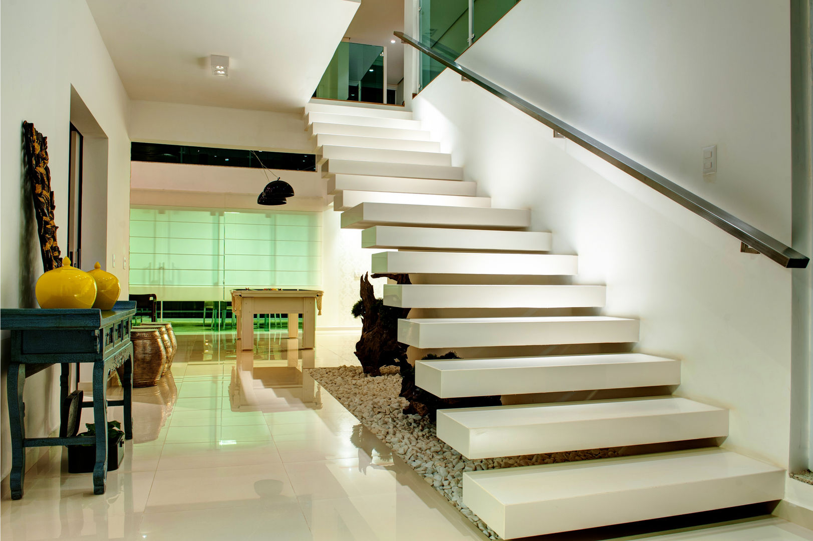 Hall de Entrada Renato Lincoln - Studio de Arquitetura Corredores, halls e escadas modernos