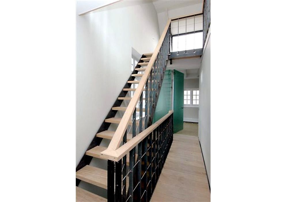 Loft in oude textielfabriek, Archivice Architektenburo Archivice Architektenburo Industrial style corridor, hallway and stairs