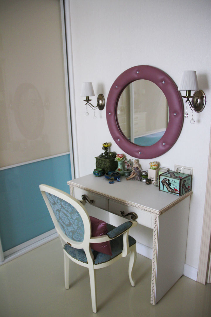 Классика для двоих, tatarintsevadesign tatarintsevadesign Classic style bedroom Dressing tables