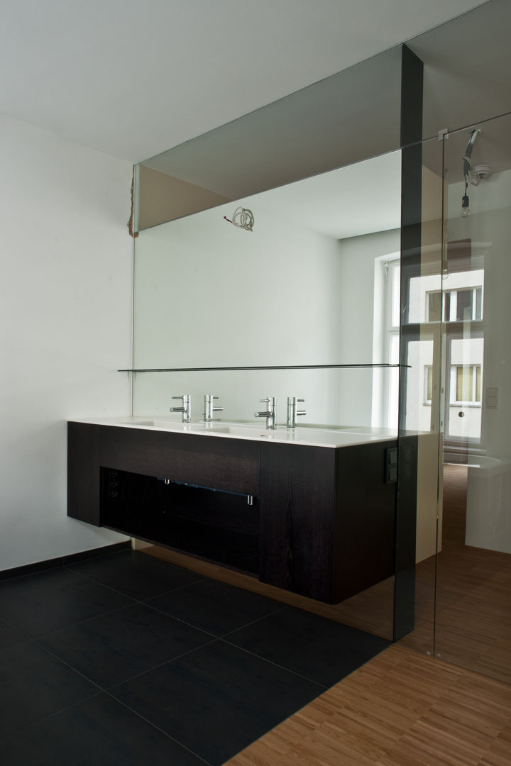 WIT3, project-m gmbh project-m gmbh Moderne badkamers Wastafels