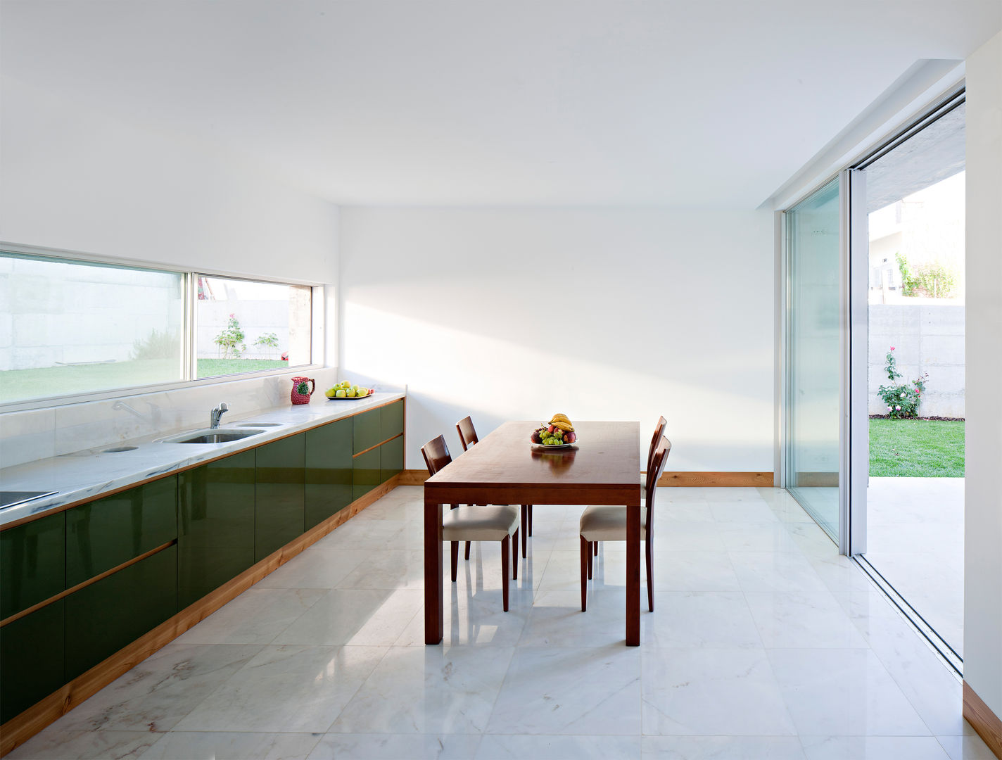 Casa em Moreira, Phyd Arquitectura Phyd Arquitectura Minimalist dining room