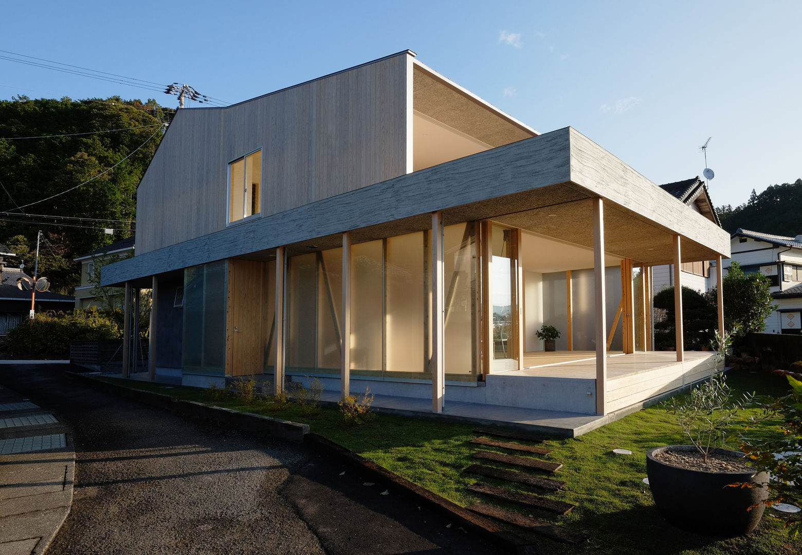 周辺の景観を活かした家「sky and light house」 | homify